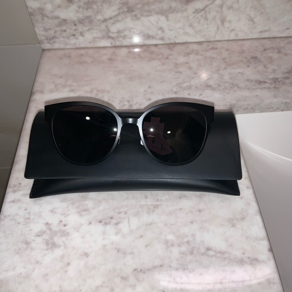 Ysl - Picture 1 of 2